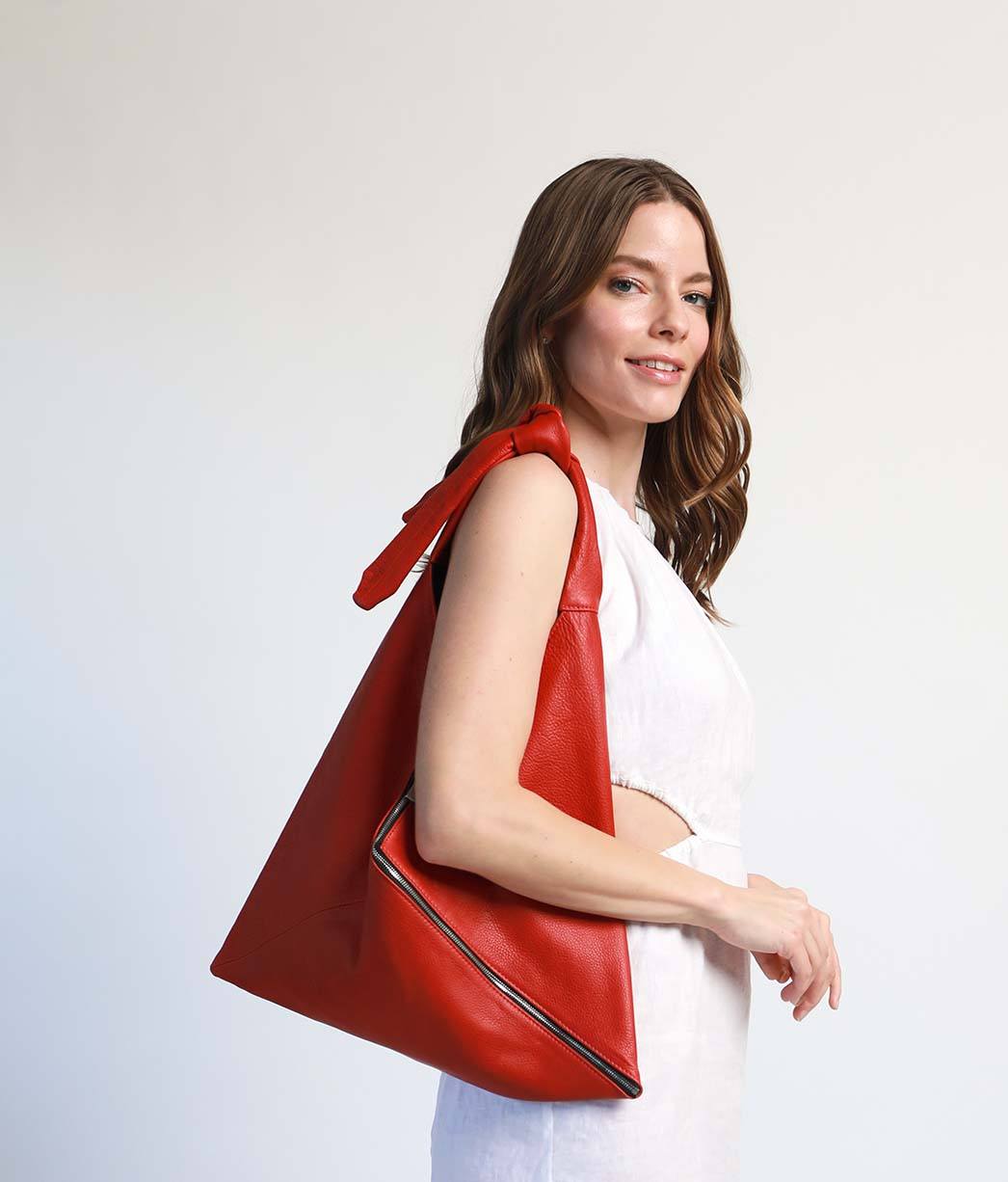 Mei Vintage model carrying the Remy bag